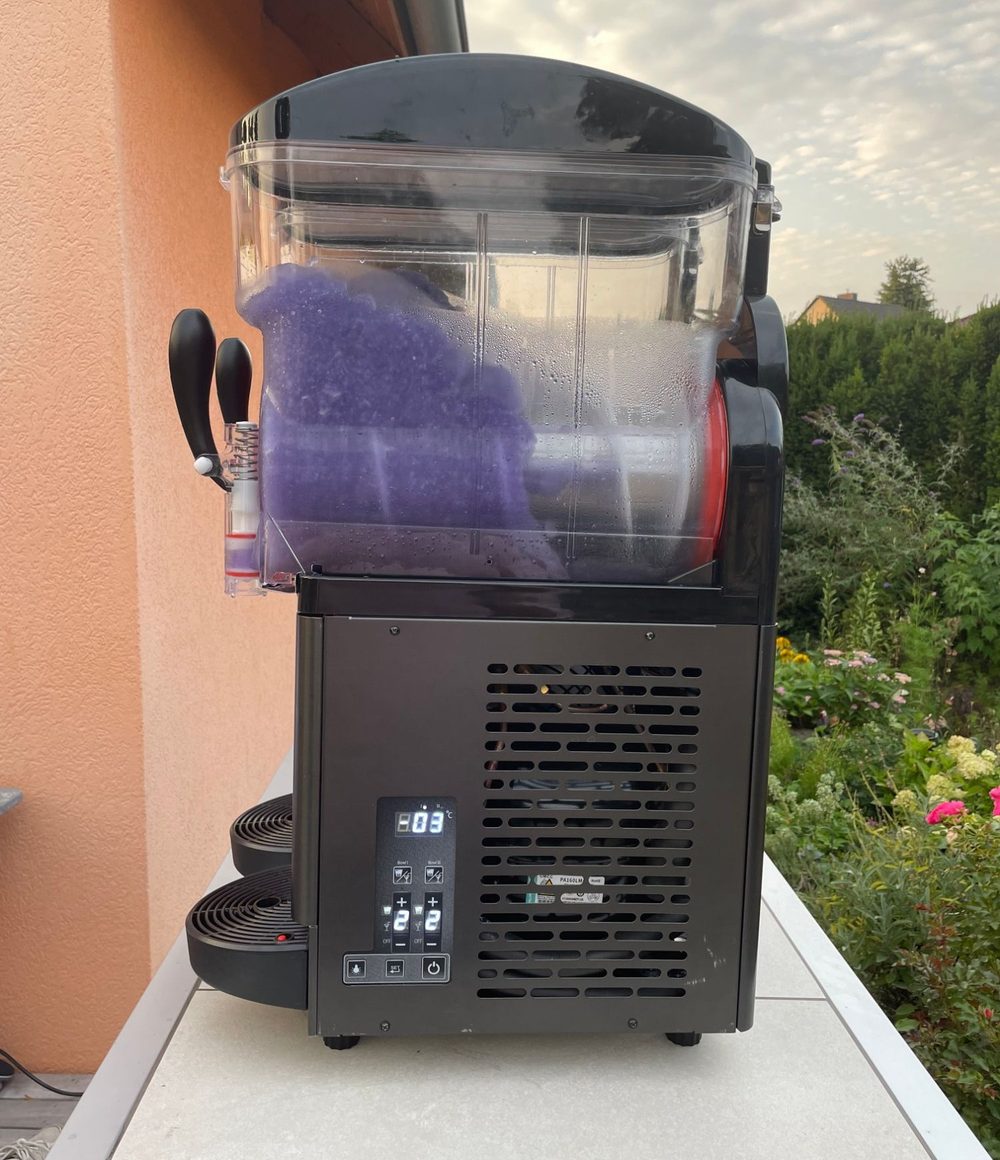 Bedienfeld der solivo Slush-ICE Maschine mit Display und Bowl-Reglern